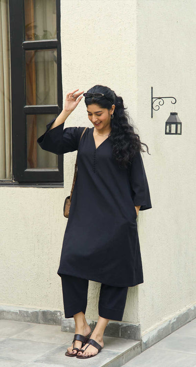 Lip Tint Kurta in Black